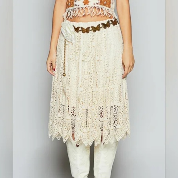 POL “ Bianca “ POL Crochet MIDI Skirt in White 8 - Picture 4 of 6